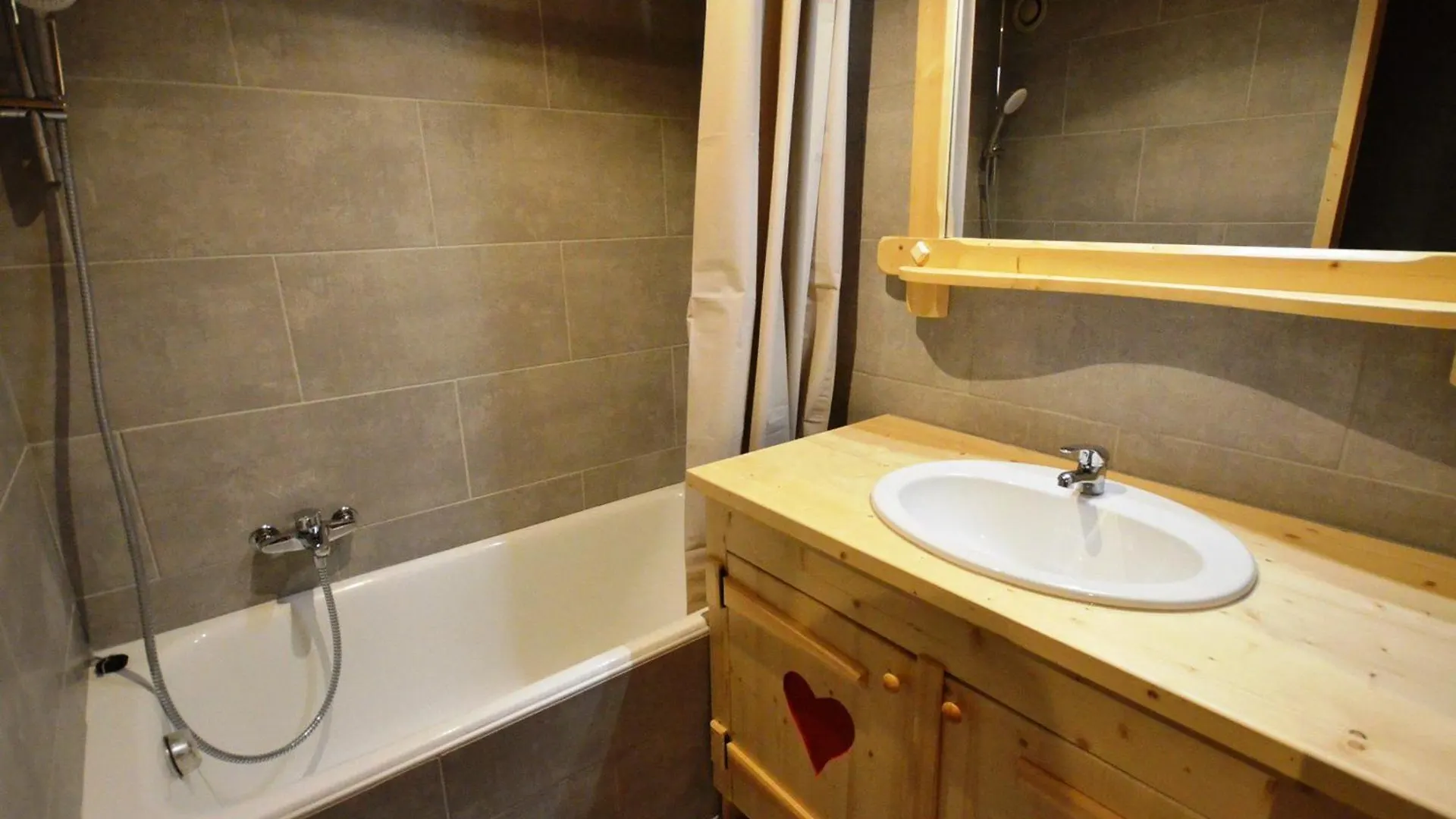 Les Gets - Studio Au Pied Des Pistes, Central, Tout Equipe - Fr-1-623-220